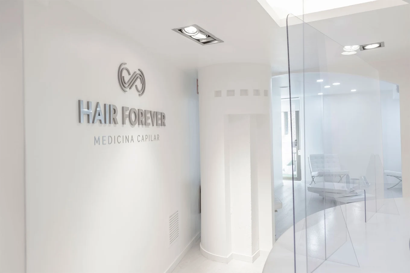 Recepción de la clínica Hair Forever en Barcelona